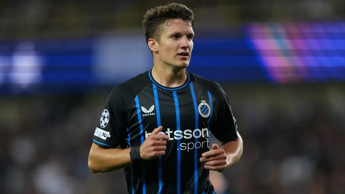 Jugador de Club Brugge en acción durante partido Jugador de Club Brugge en acción durante partido