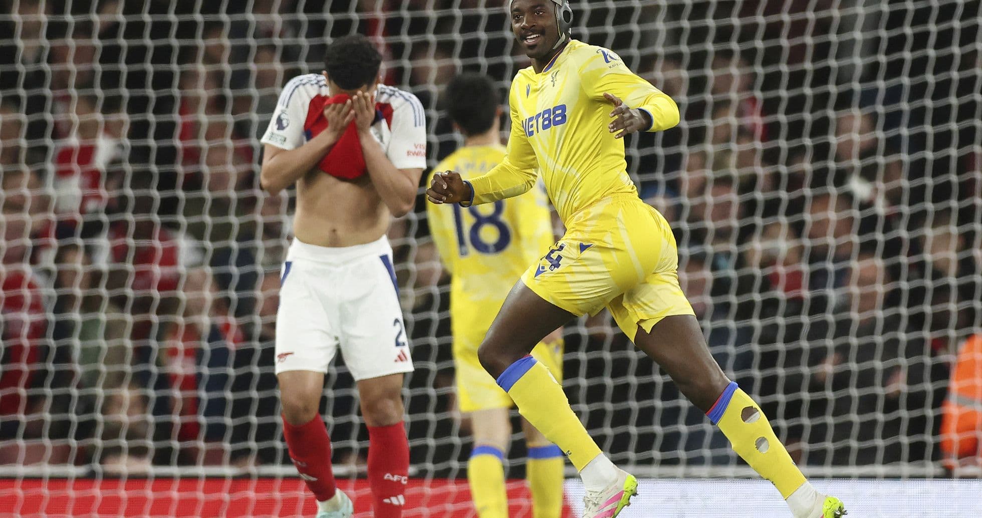 Jugador de Crystal Palace celebra un gol Jugador de Crystal Palace celebra un gol