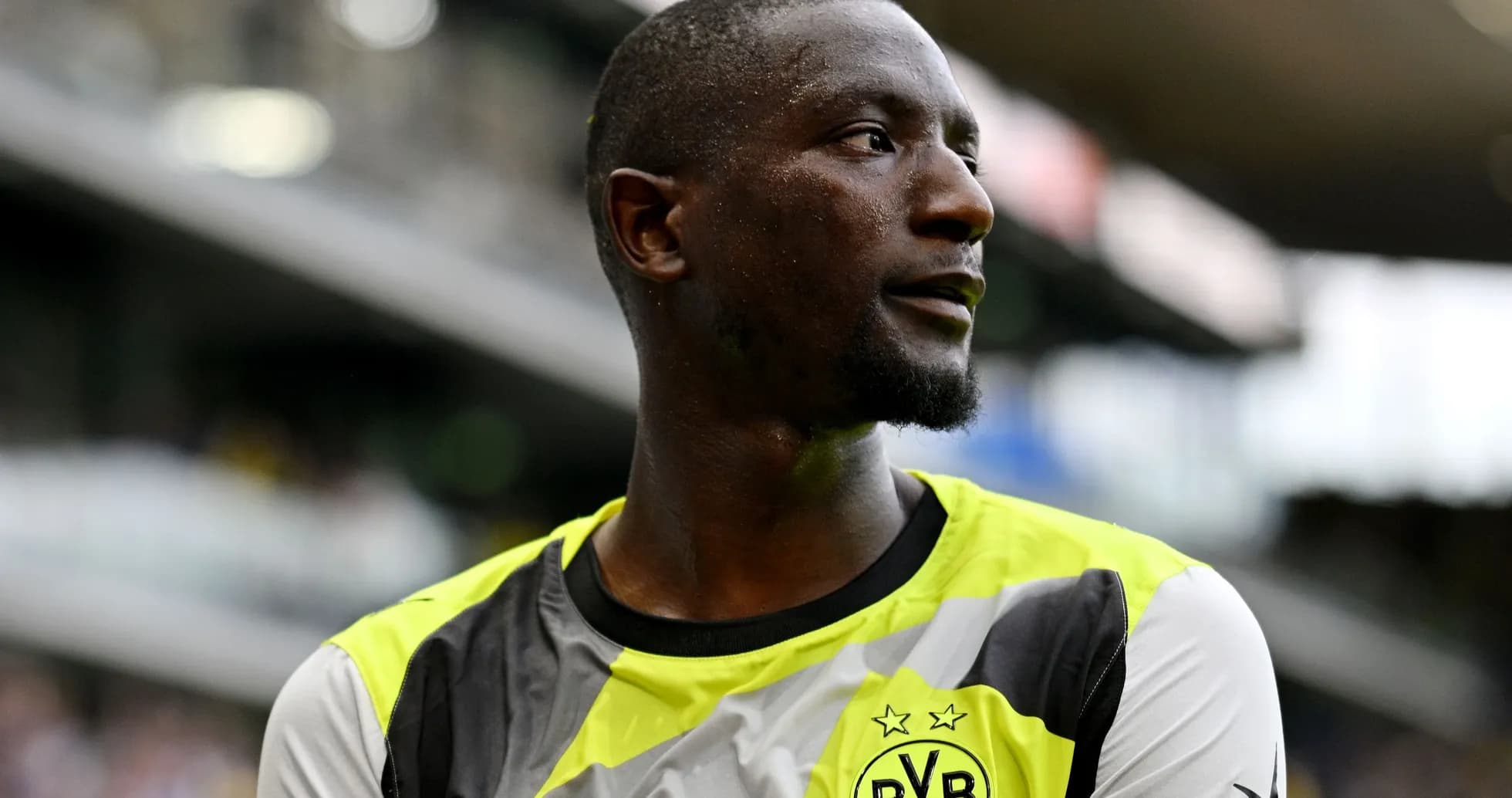 Jugador de Borussia Dortmund en el campo Jugador de Borussia Dortmund en el campo