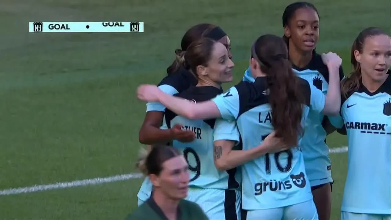 Jugadoras celebrando un gol en el partido Jugadoras celebrando un gol en el partido