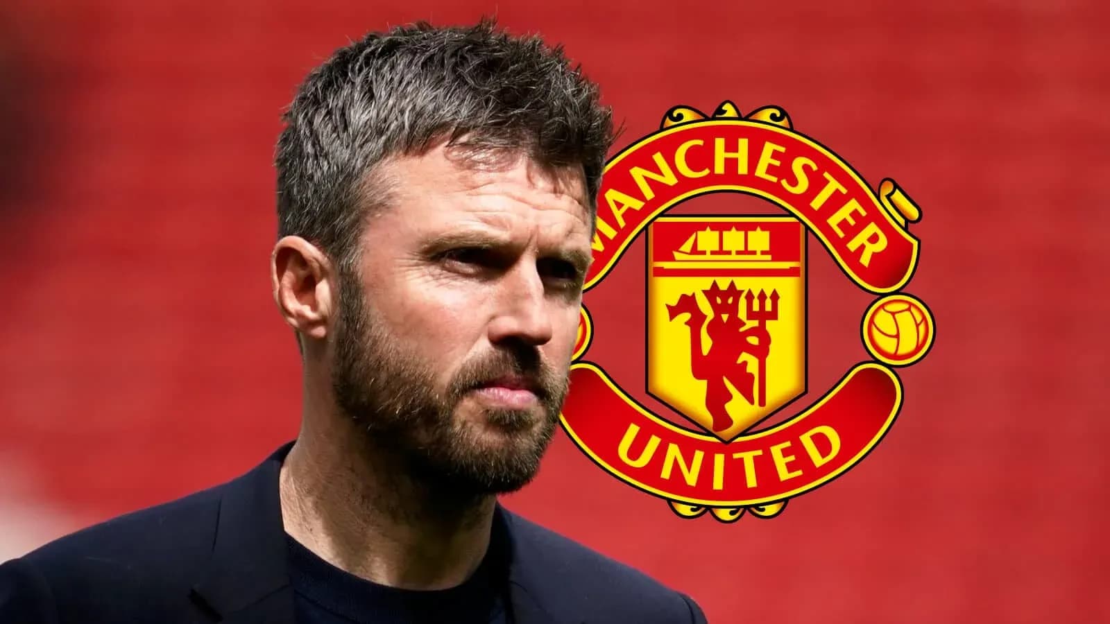 Entrenador frente al logo de Manchester United Entrenador frente al logo de Manchester United