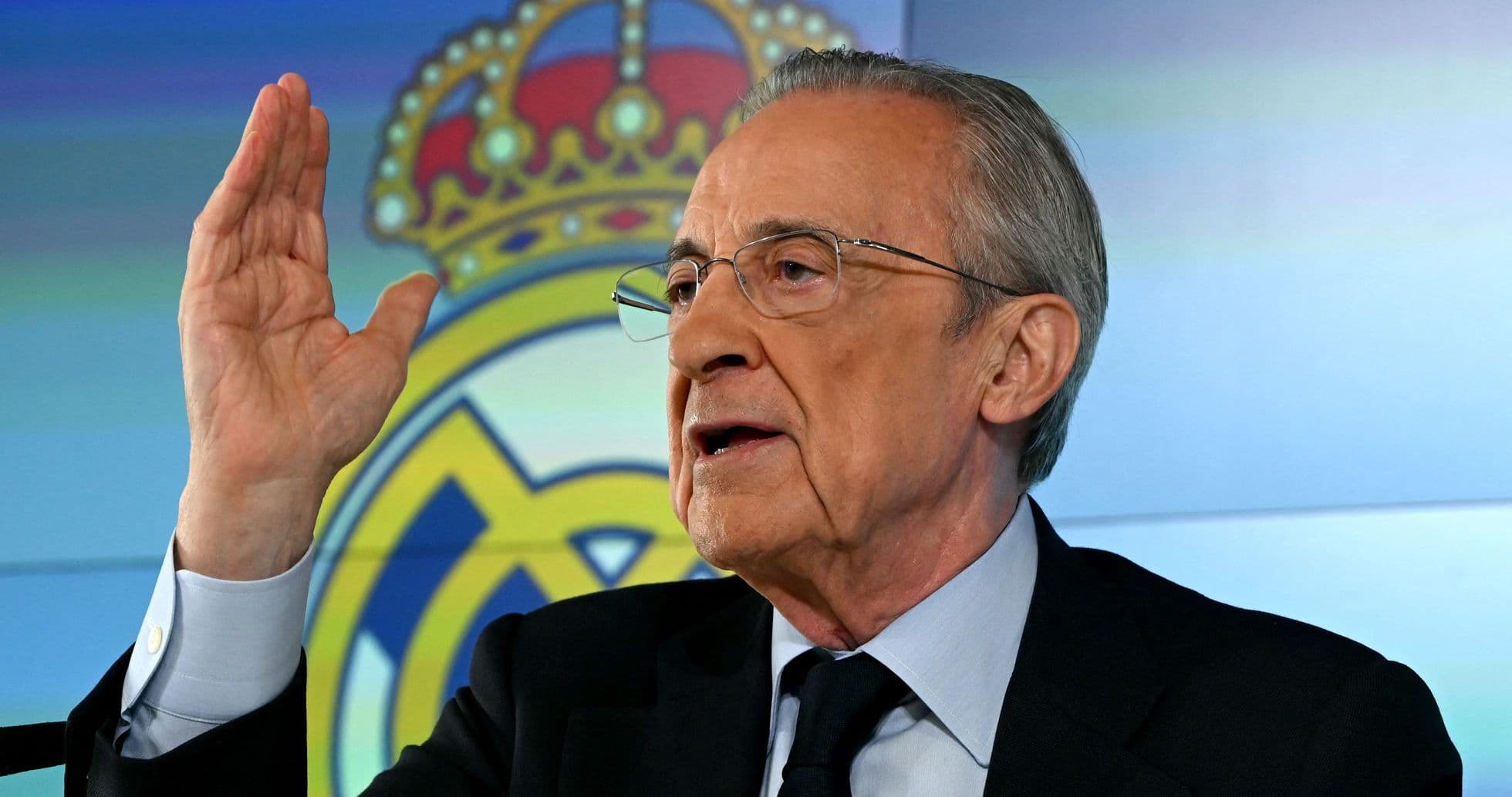Presidente del Real Madrid hablando en conferencia Presidente del Real Madrid hablando en conferencia