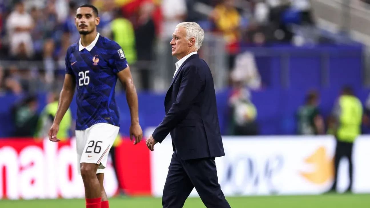 Jugador de Francia y entrenador en el campo Jugador de Francia y entrenador en el campo