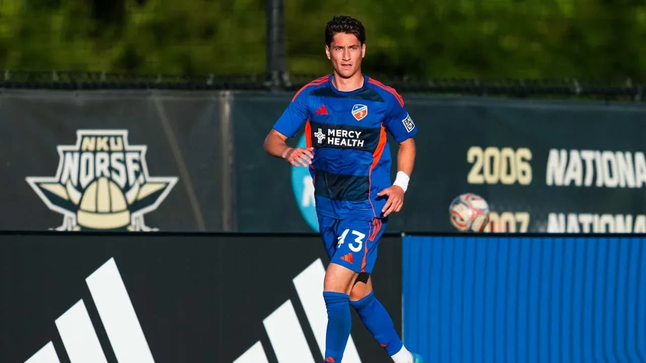 Jugador de FC Cincinnati II en el campo Jugador de FC Cincinnati II en el campo