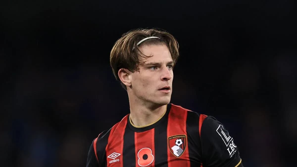 Jugador de AFC Bournemouth en acción durante el partido Jugador de AFC Bournemouth en acción durante el partido