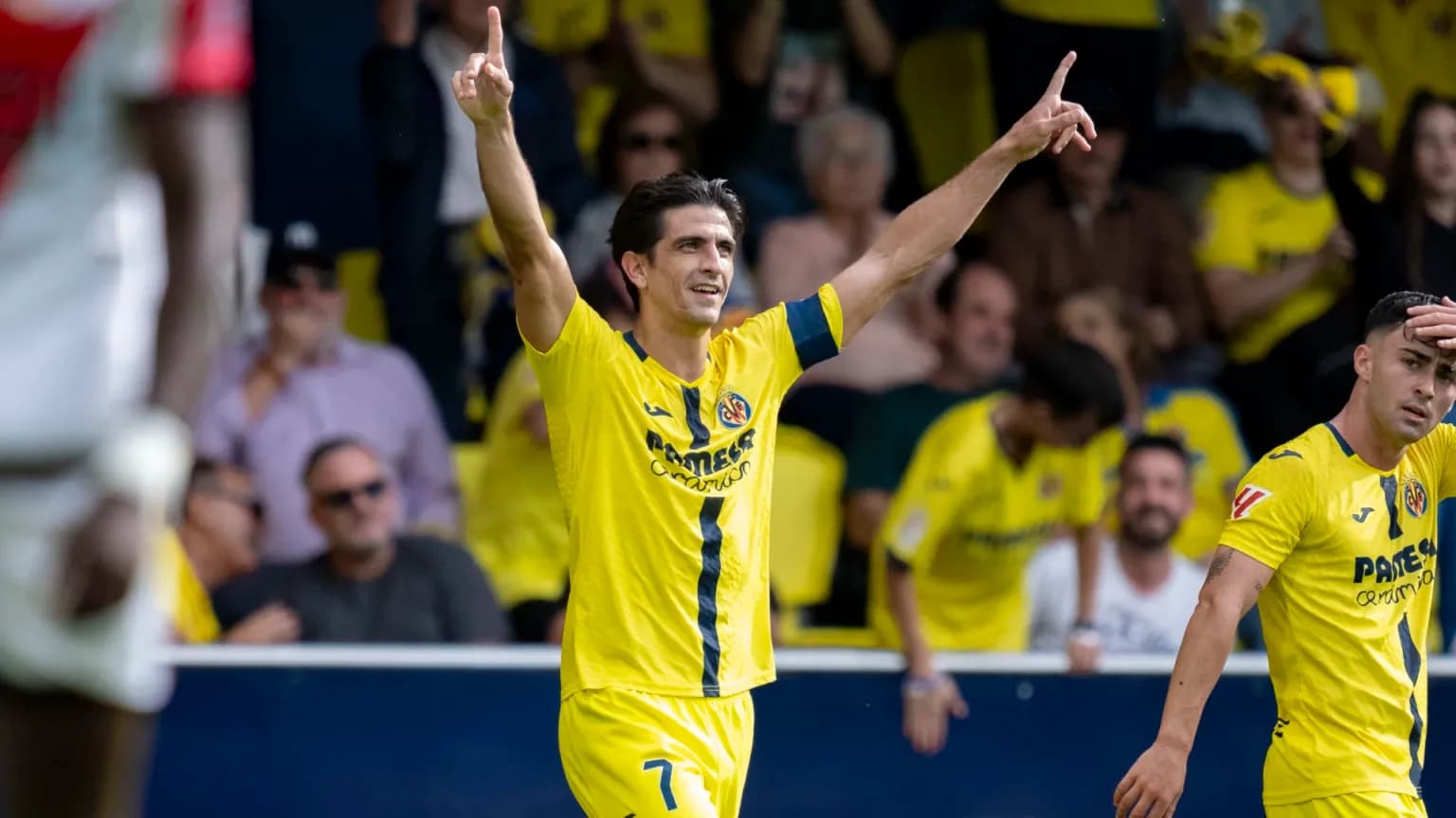Jugador de Villarreal celebrando un gol Jugador de Villarreal celebrando un gol