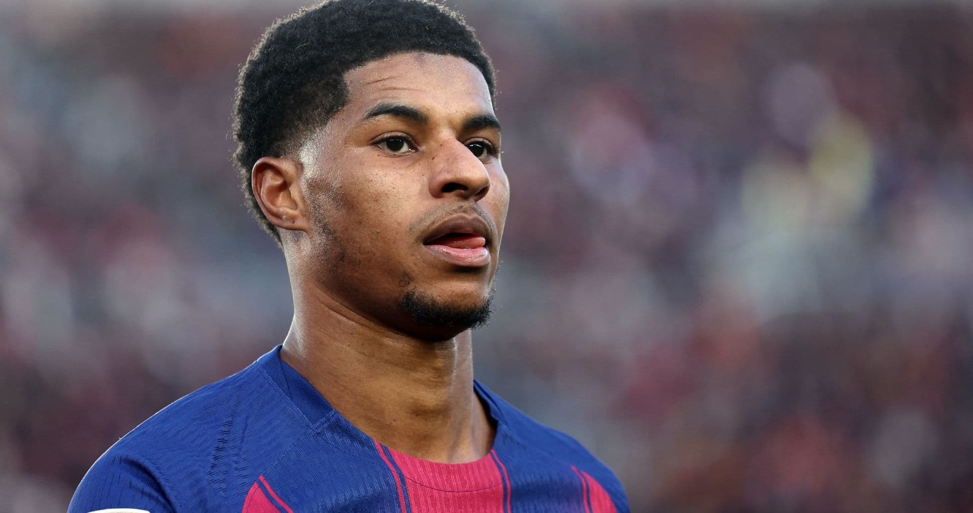 Jugador del FC Barcelona en el campo durante partido Jugador del FC Barcelona en el campo durante partido