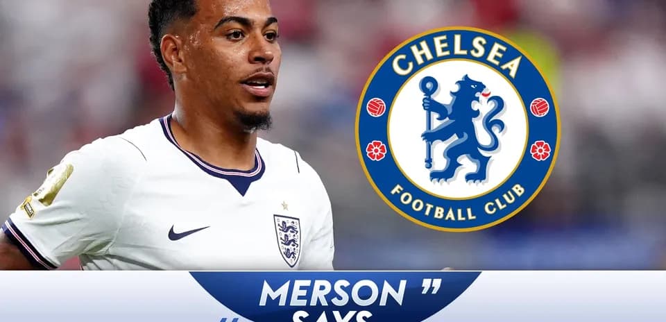 Jugador de Inglaterra con camiseta blanca y logo de Chelsea Jugador de Inglaterra con camiseta blanca y logo de Chelsea