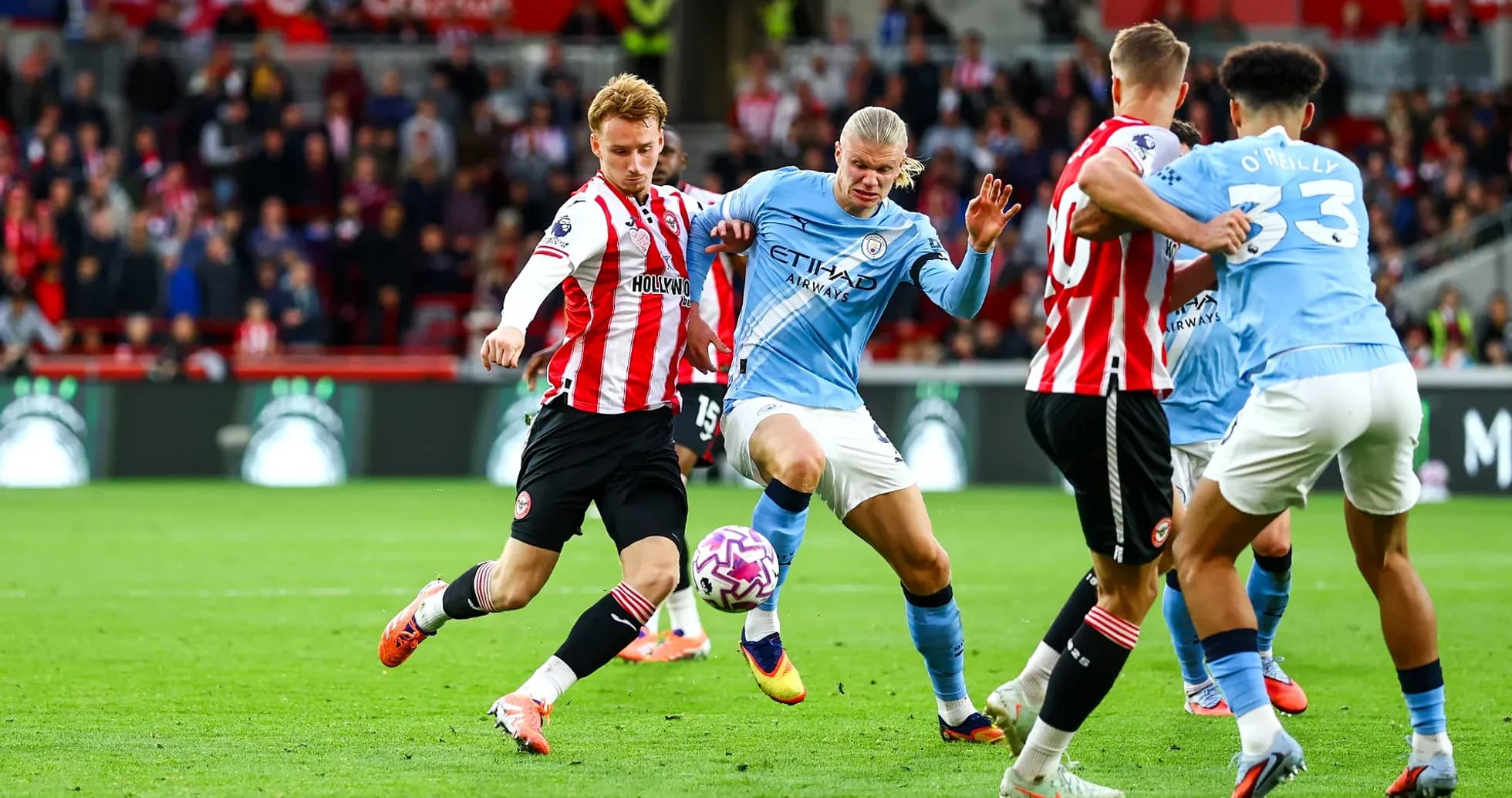 Acción entre Manchester City y Brentford Acción entre Manchester City y Brentford