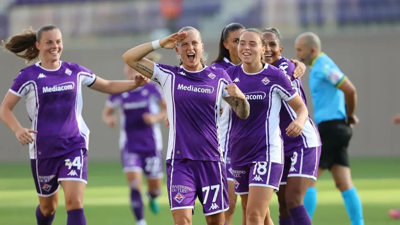 Jugadoras de Fiorentina celebrando un gol Jugadoras de Fiorentina celebrando un gol